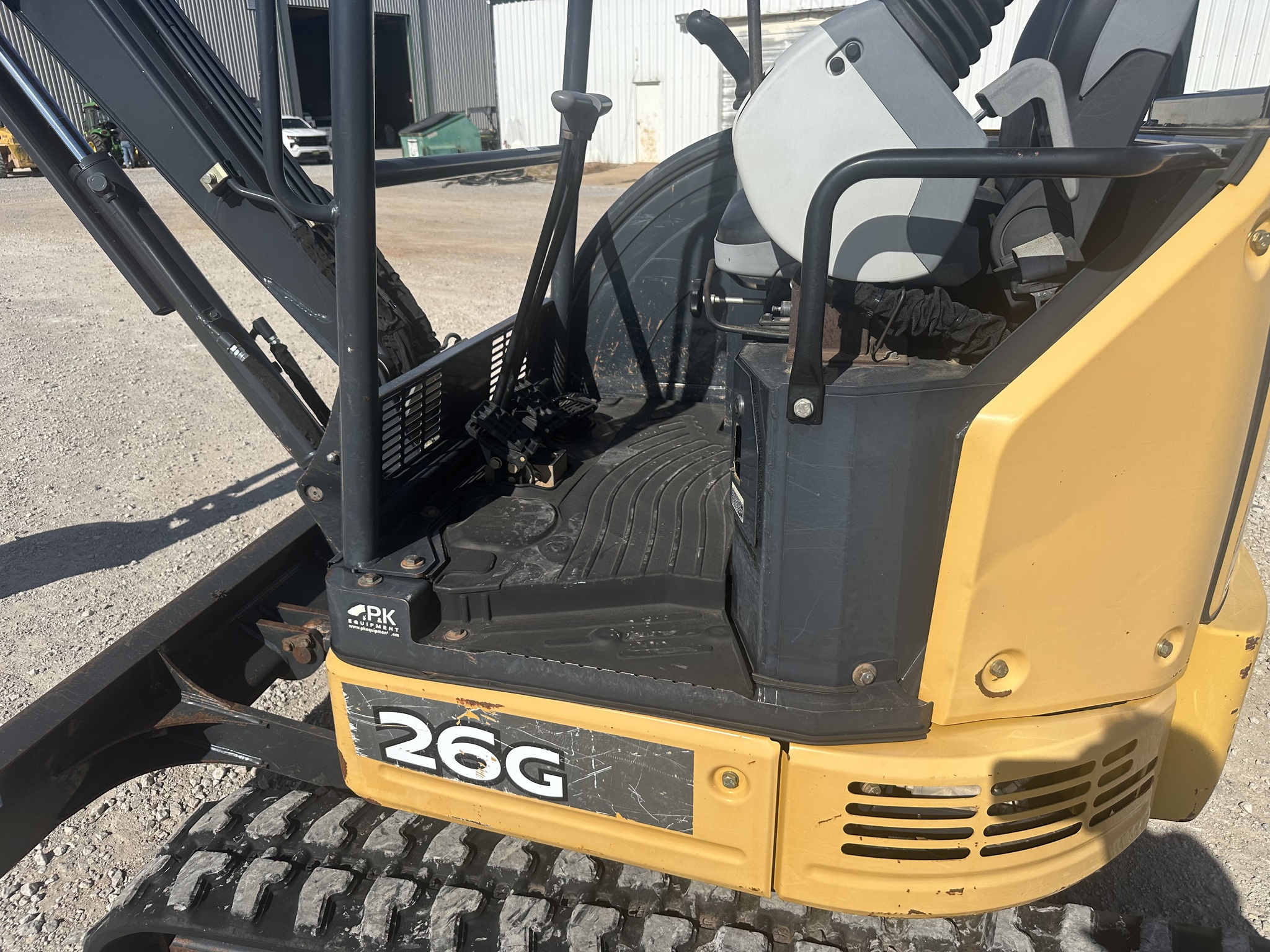 2016 John Deere 26G Image 17