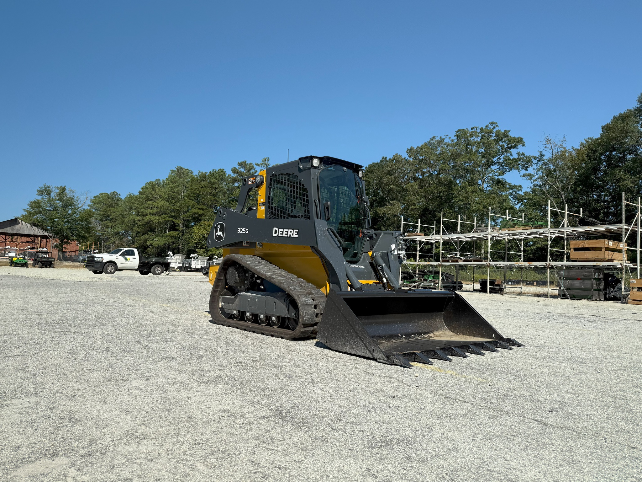 2025 John Deere 325G Image 3