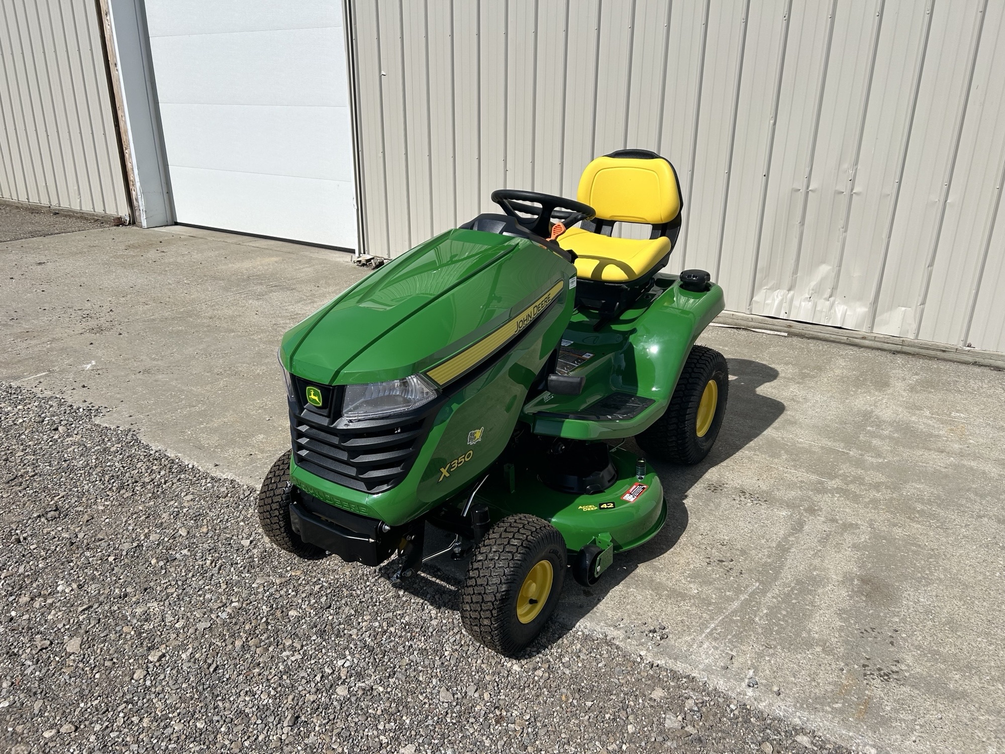 2025 John Deere X350 Image 3