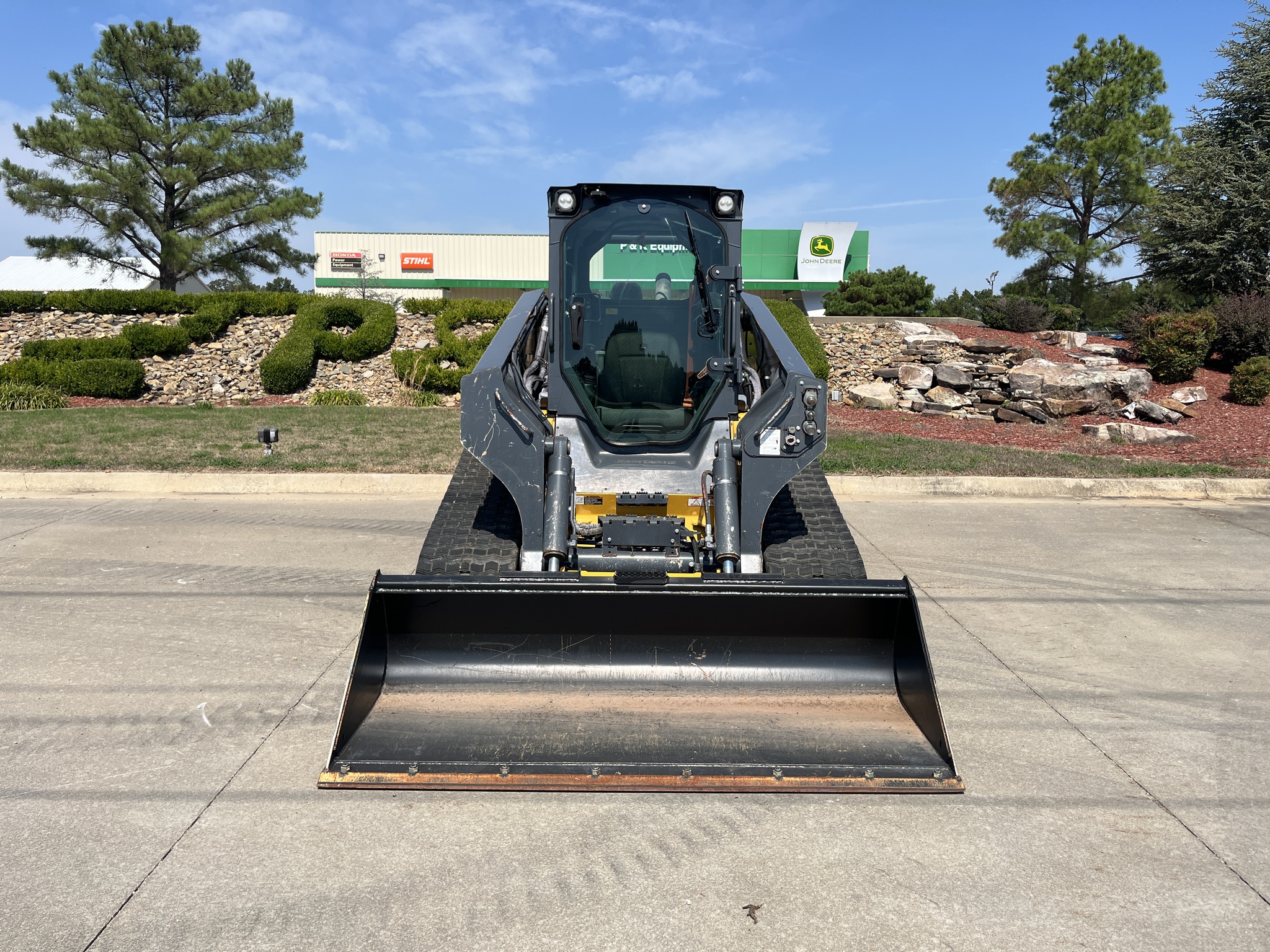 2022 John Deere 331G Image 5