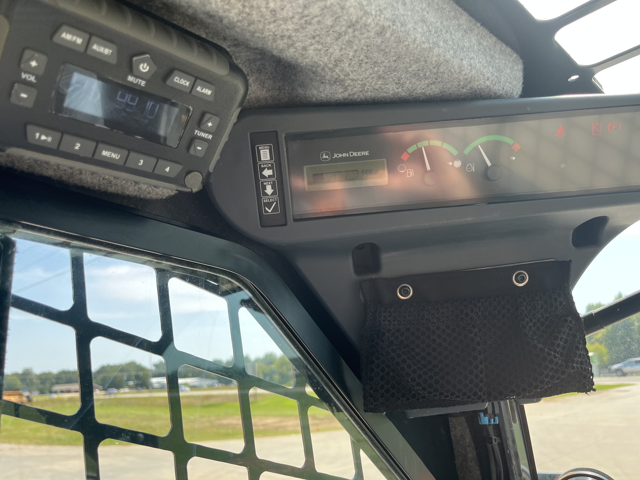 2022 John Deere 331G Image 8