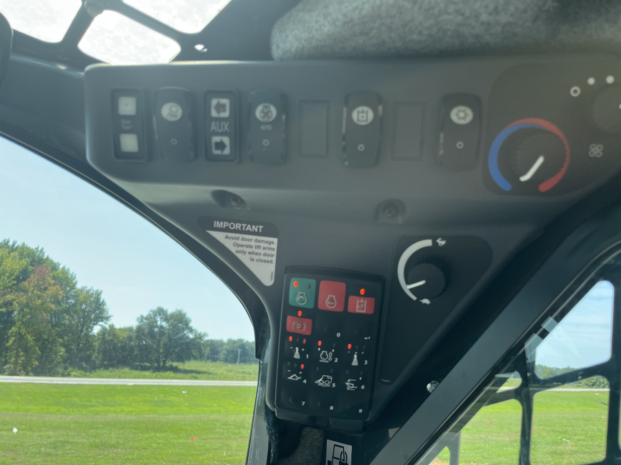 2022 John Deere 331G Image 9