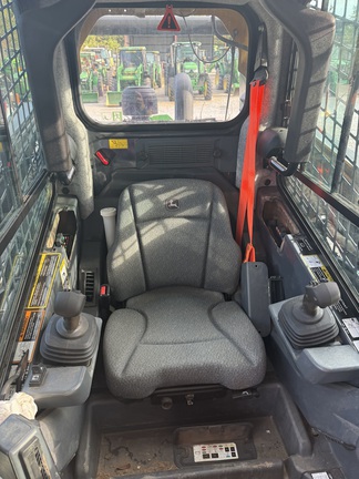 2020 John Deere 331G Photo 3