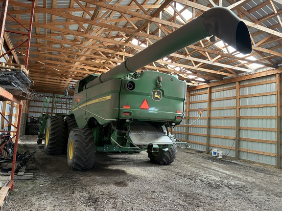 Used 2017 John Deere S690 Combines at Horizon Ag & Turf in Wetaskiwin, AB - Photo4