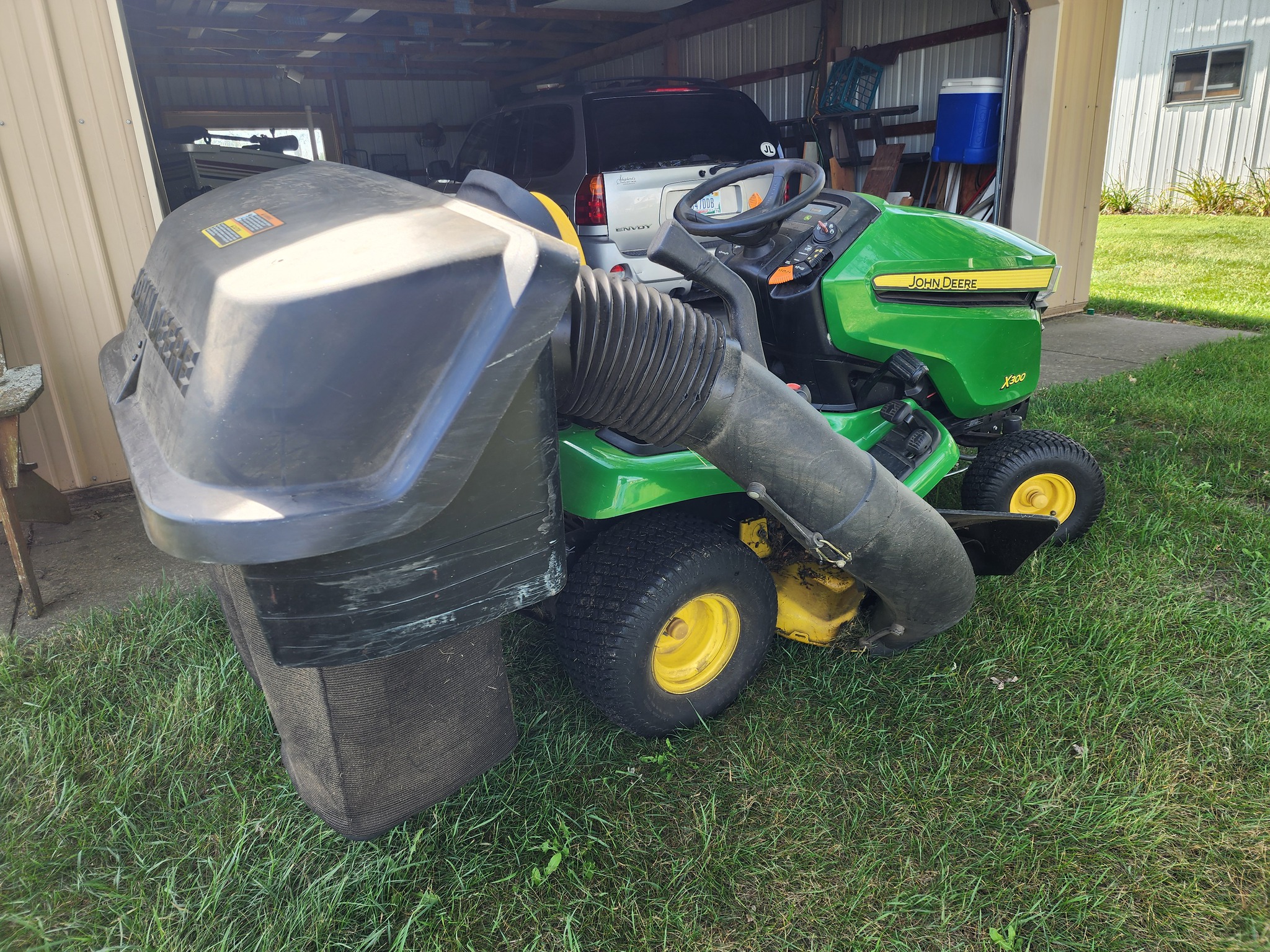 2015 John Deere X300 Image 3