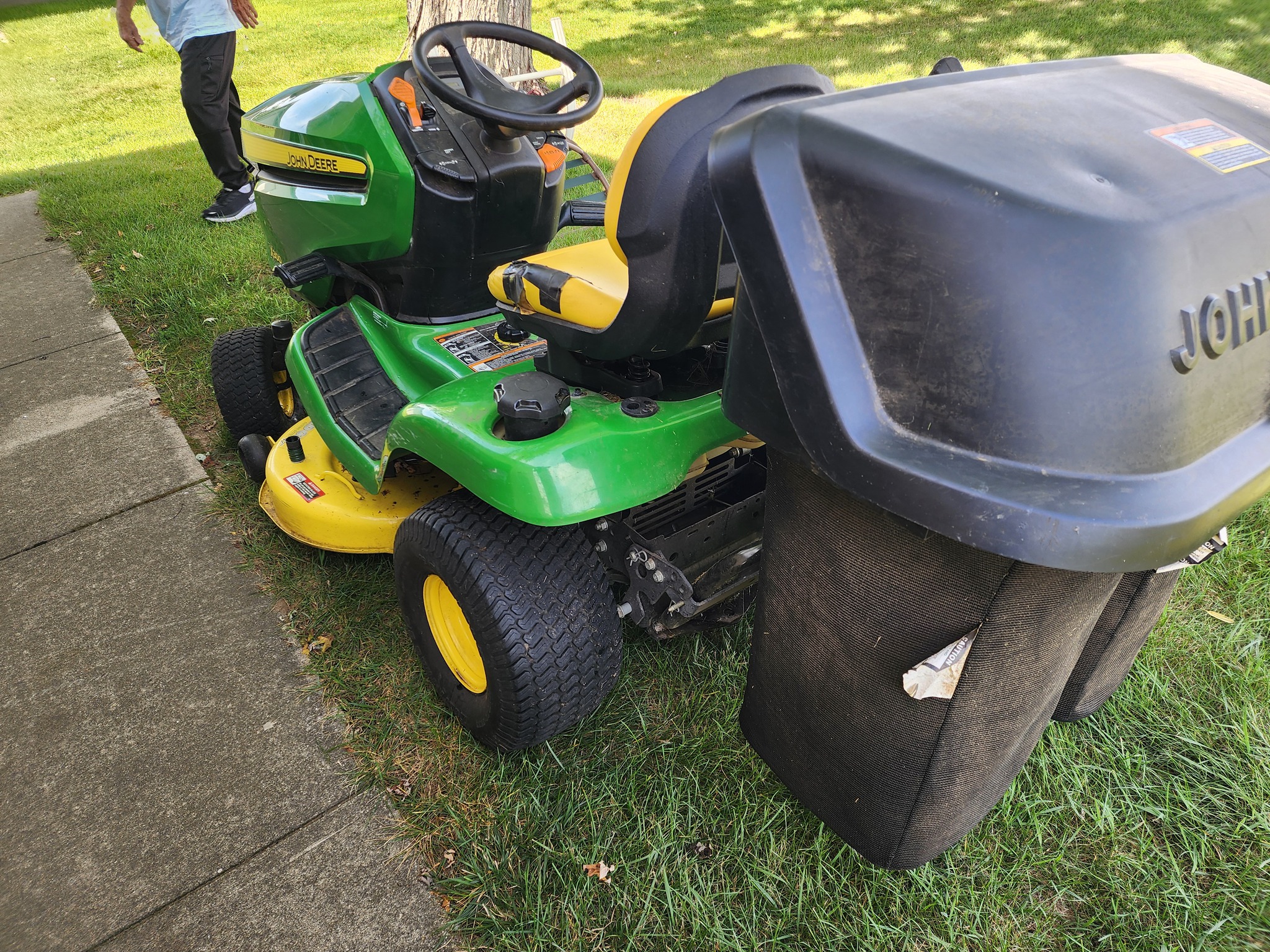 2015 John Deere X300 Image 5