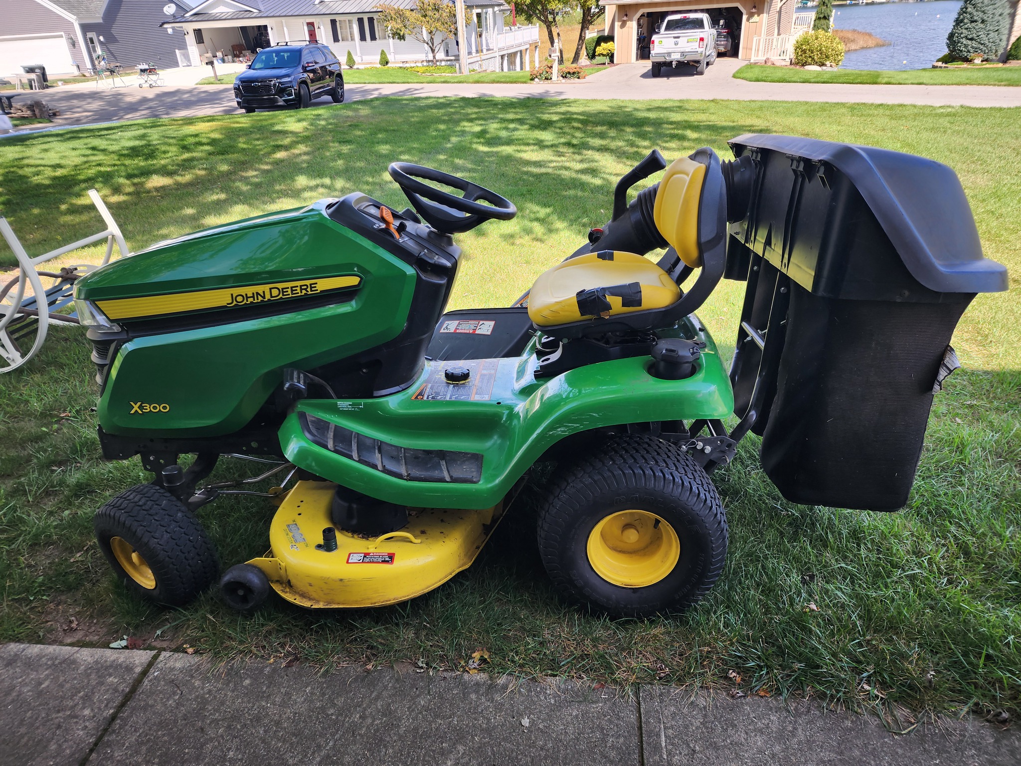 2015 John Deere X300 Image 6