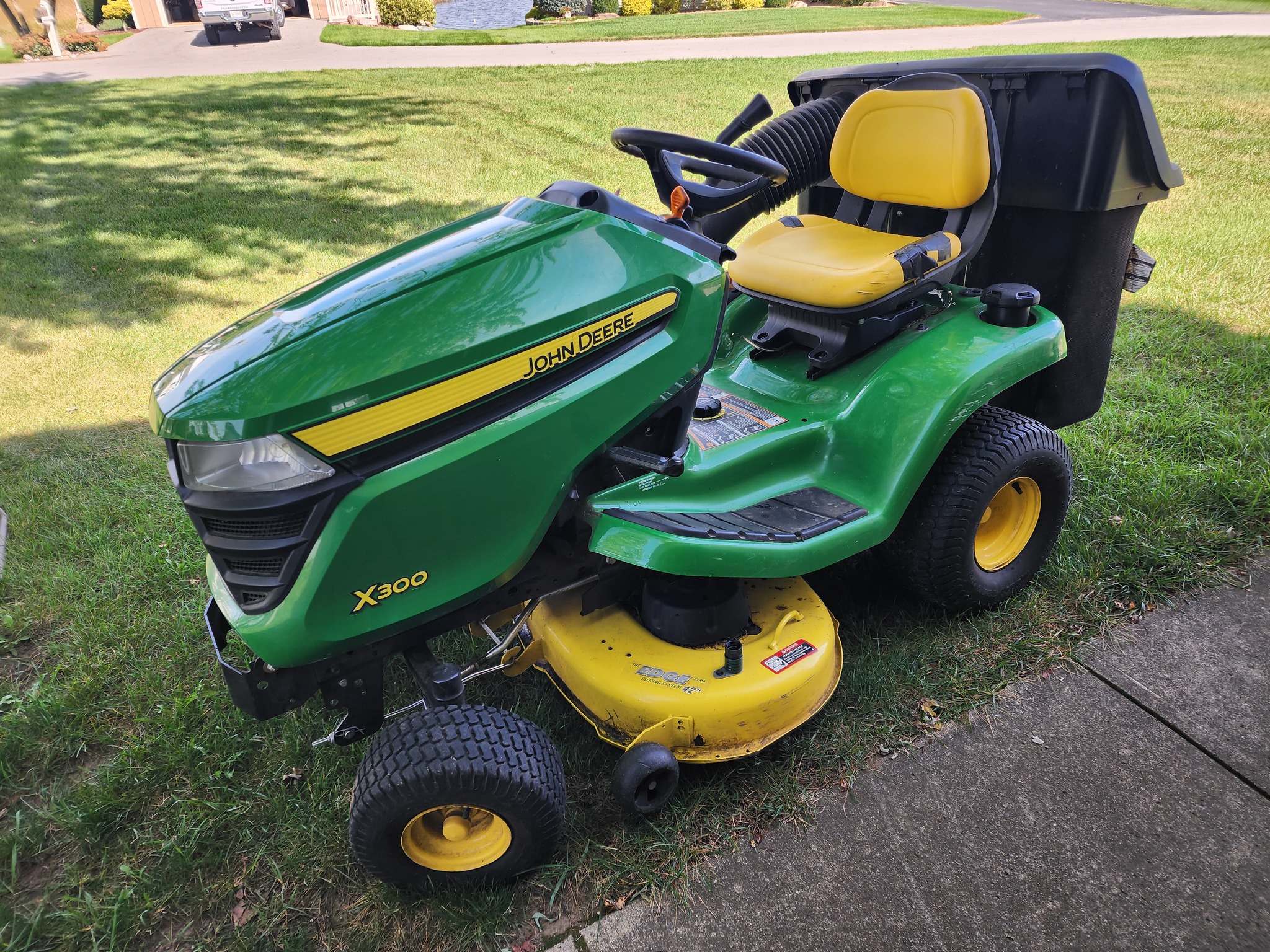 2015 John Deere X300 Image 7