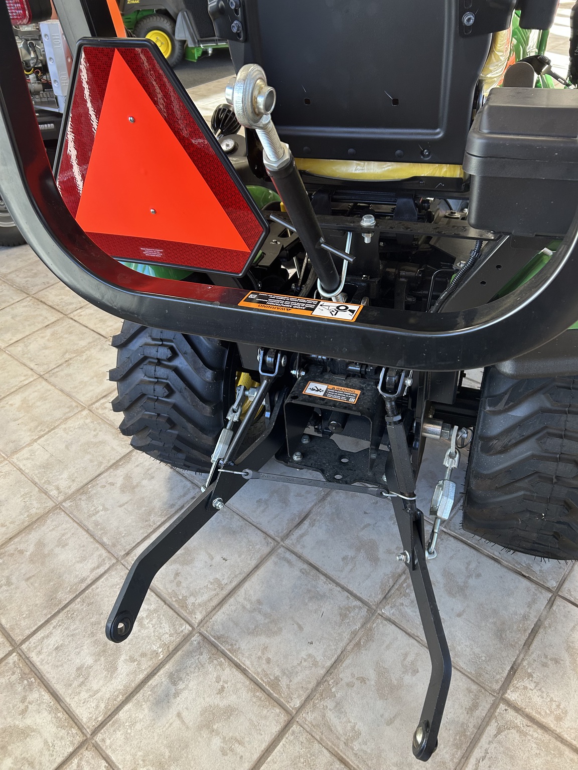 2025 John Deere 1025R Image 4