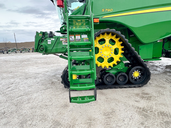 2024 John-Deere S790