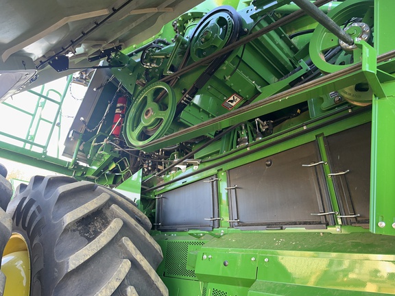 Used 2025 John Deere X9 1100 Combines at Horizon Ag & Turf in Edmonton West, AB - Photo6