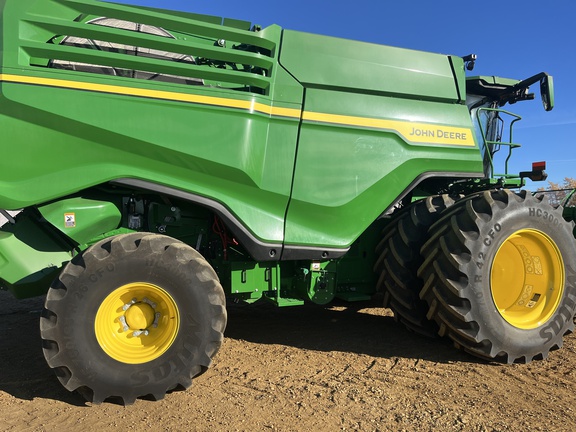 Used 2025 John Deere X9 1100 Combines at Horizon Ag & Turf in Edmonton West, AB - Photo17