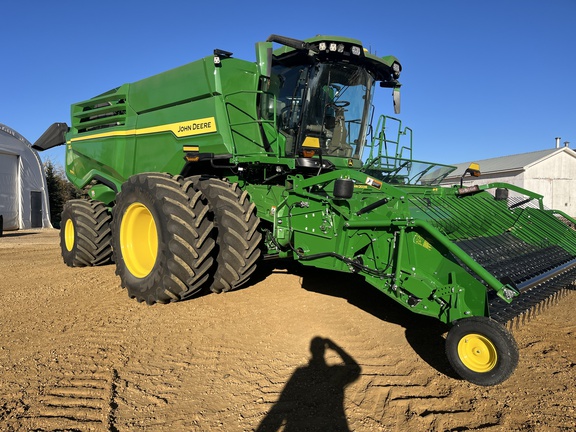 Used 2025 John Deere X9 1100 Combines at Horizon Ag & Turf in Edmonton West, AB - Photo21