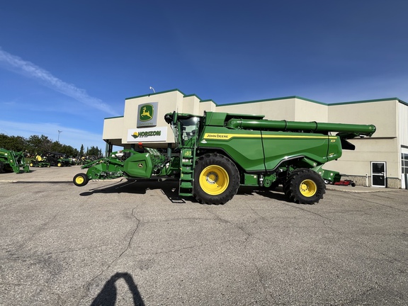 Used 2025 John Deere X9 1100 Combines at Horizon Ag & Turf in Edmonton West, AB - Photo1