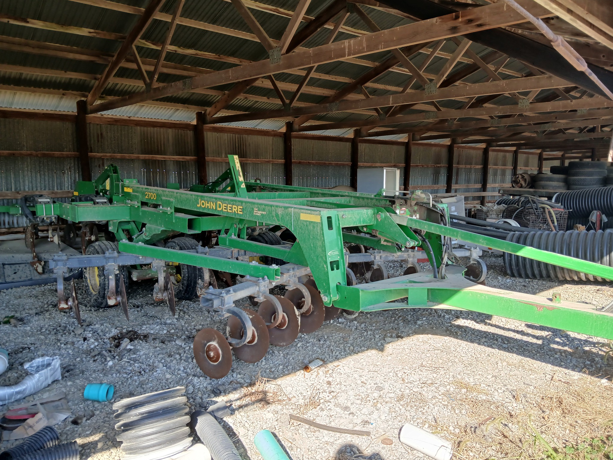 2013 John Deere 2700 Image 1