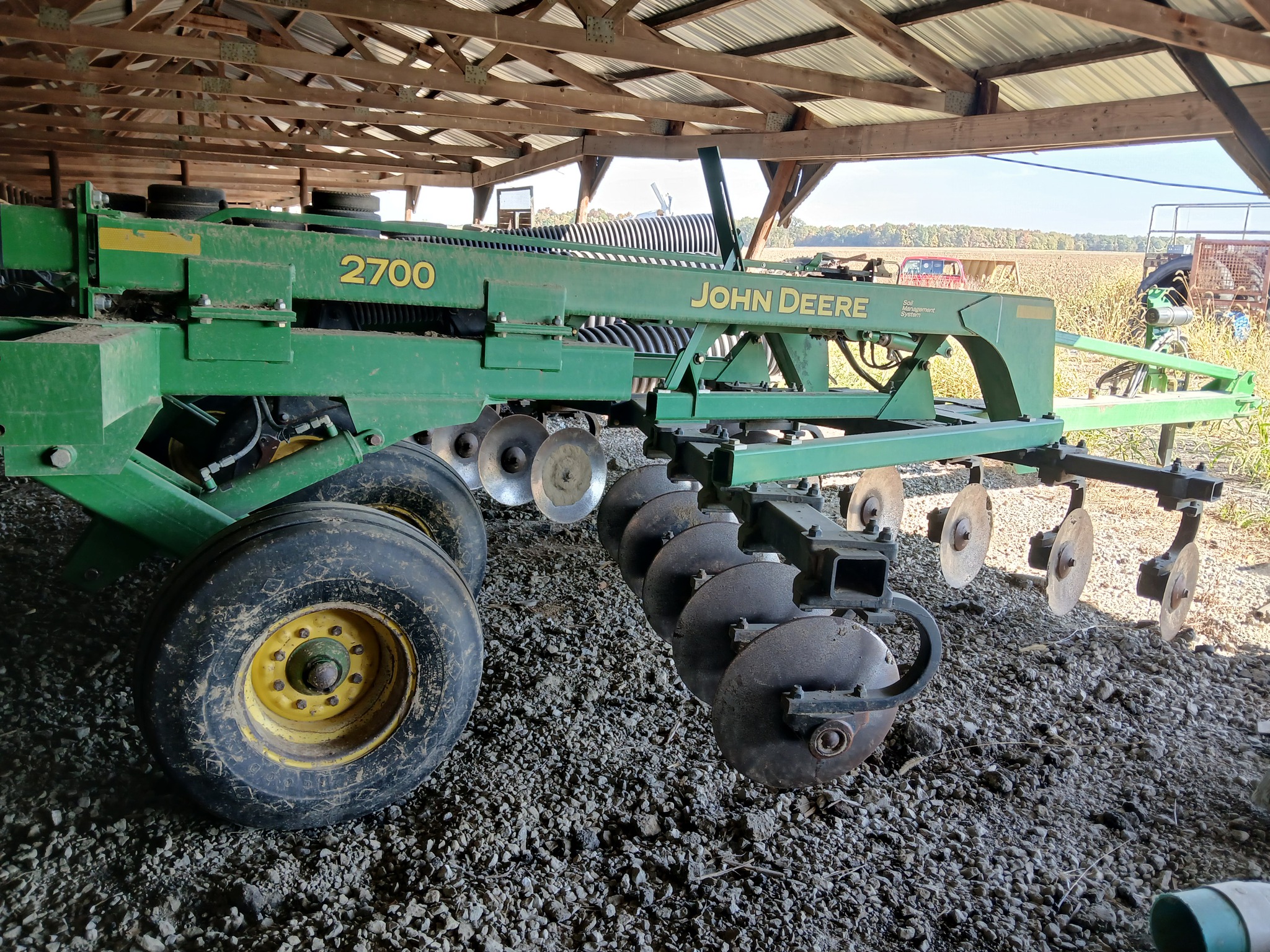 2013 John Deere 2700 Image 3