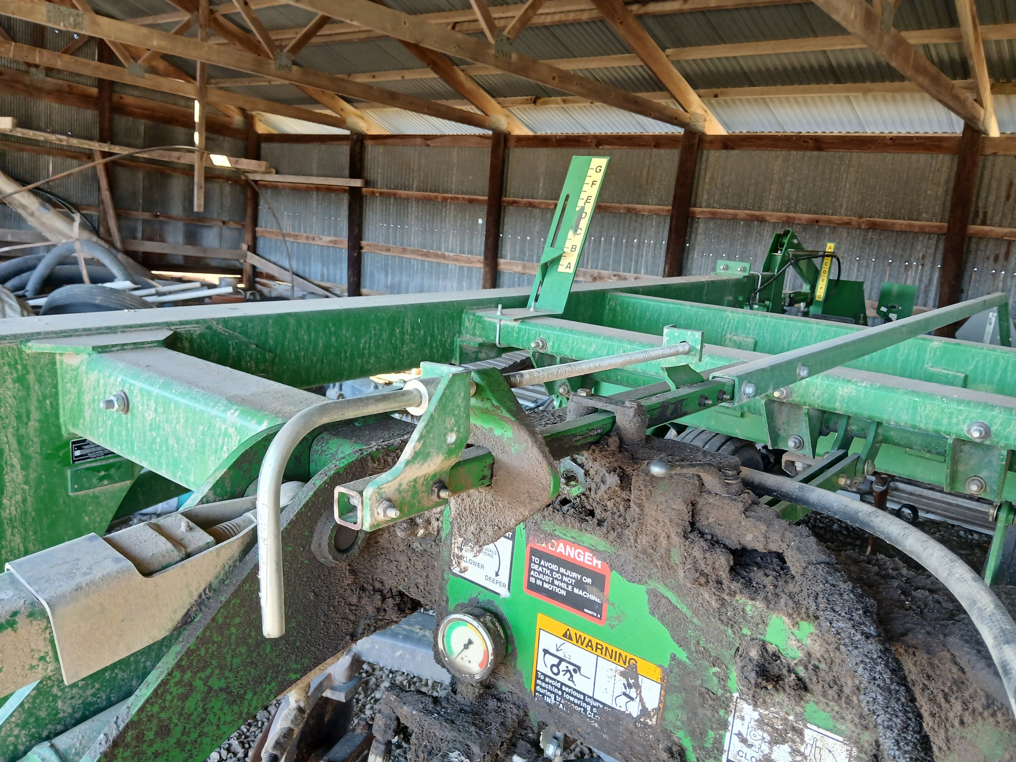 2013 John Deere 2700 Image 2
