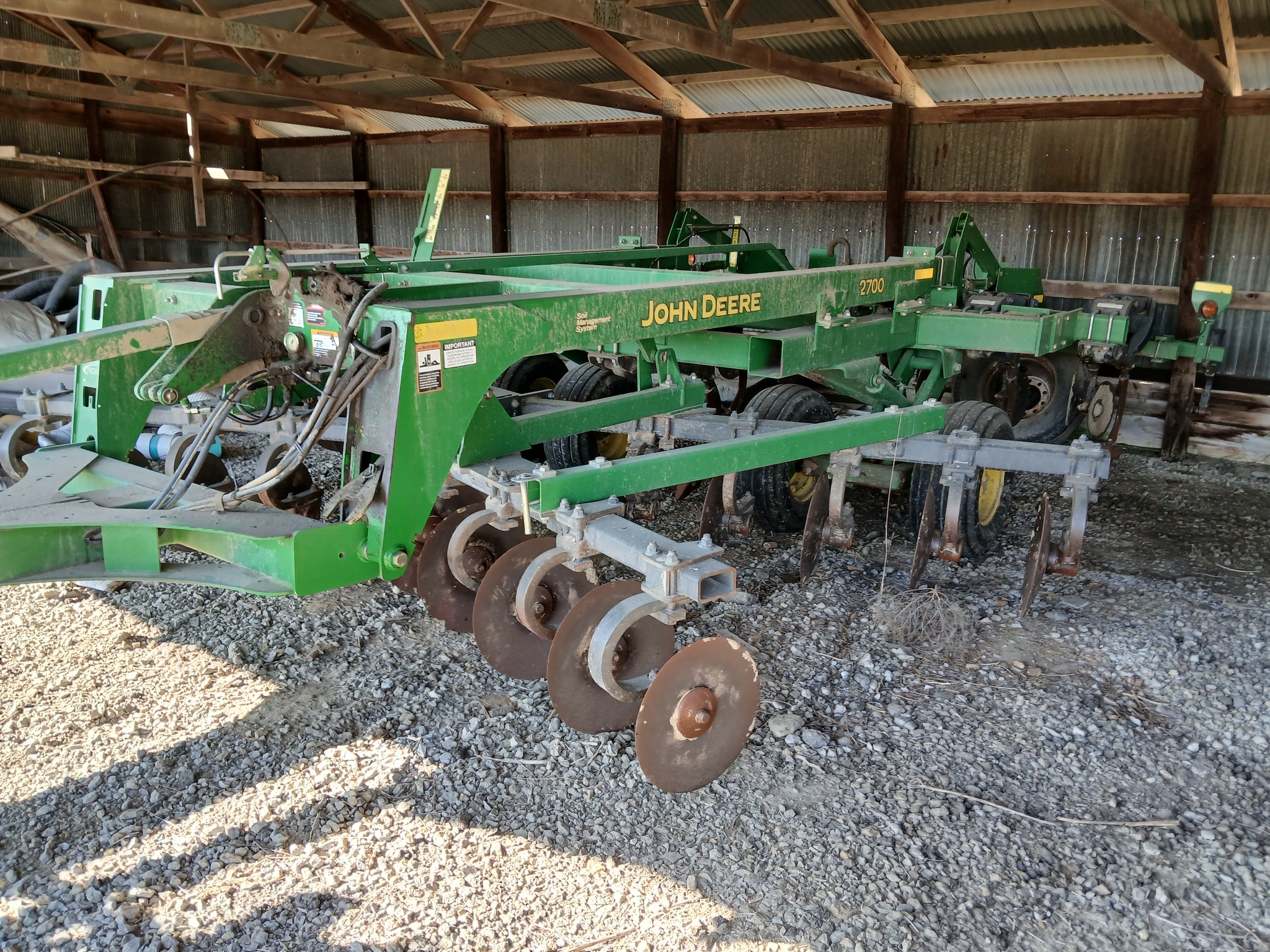 2013 John Deere 2700 Image 4