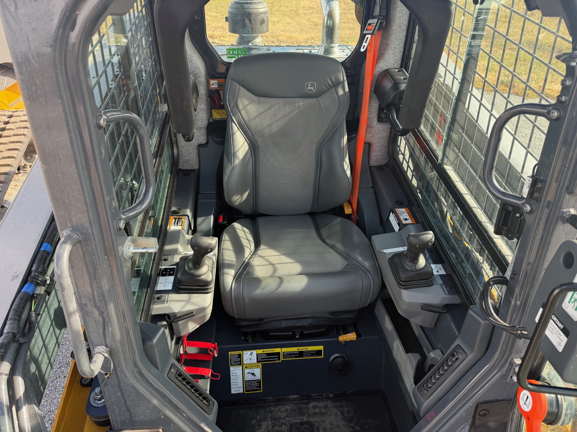 2024 John Deere 330 P Image 6