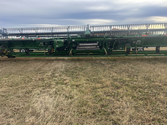 Used 2025 John Deere HDR 50 Combine Platforms at Horizon Ag & Turf in High Prairie, AB - Photo3