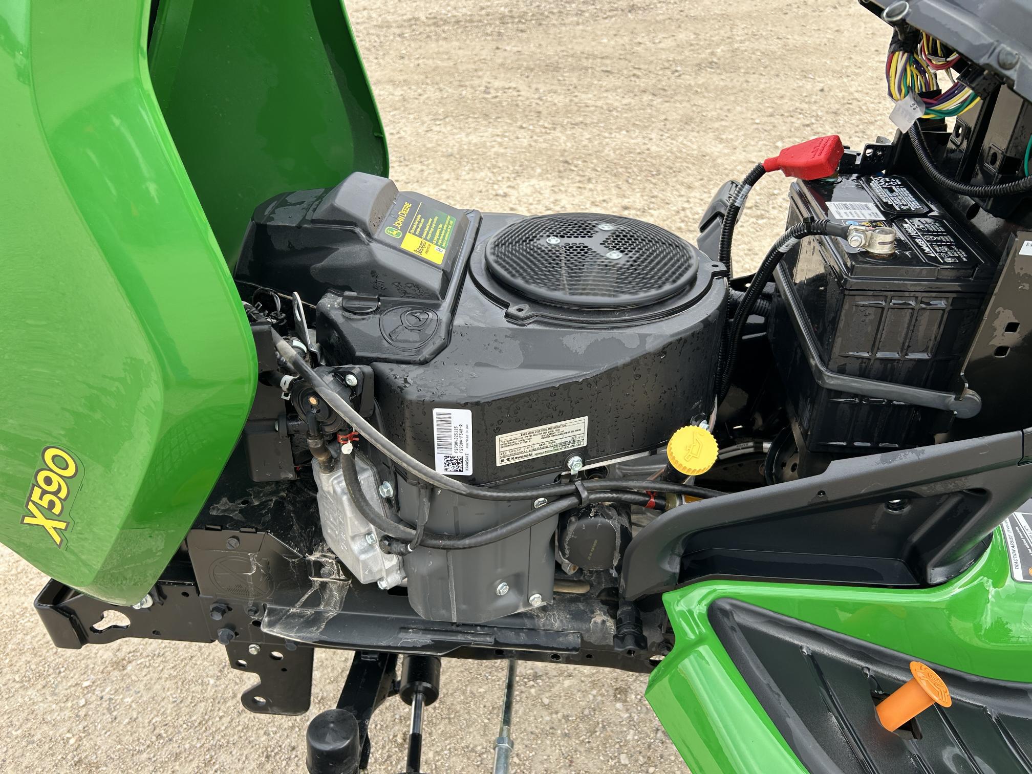 2020 John Deere X590 Image 9