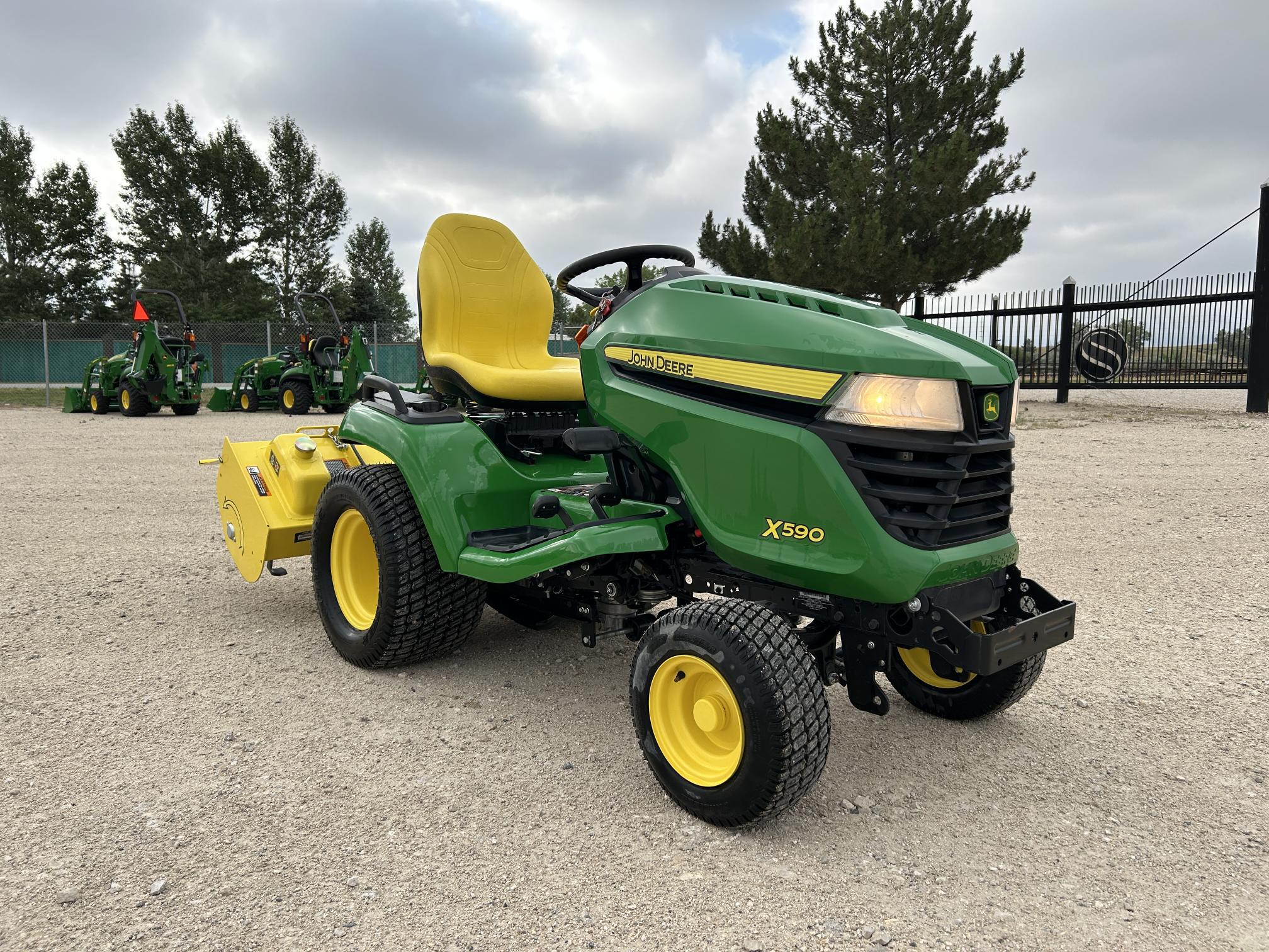 2020 John Deere X590 Image 2