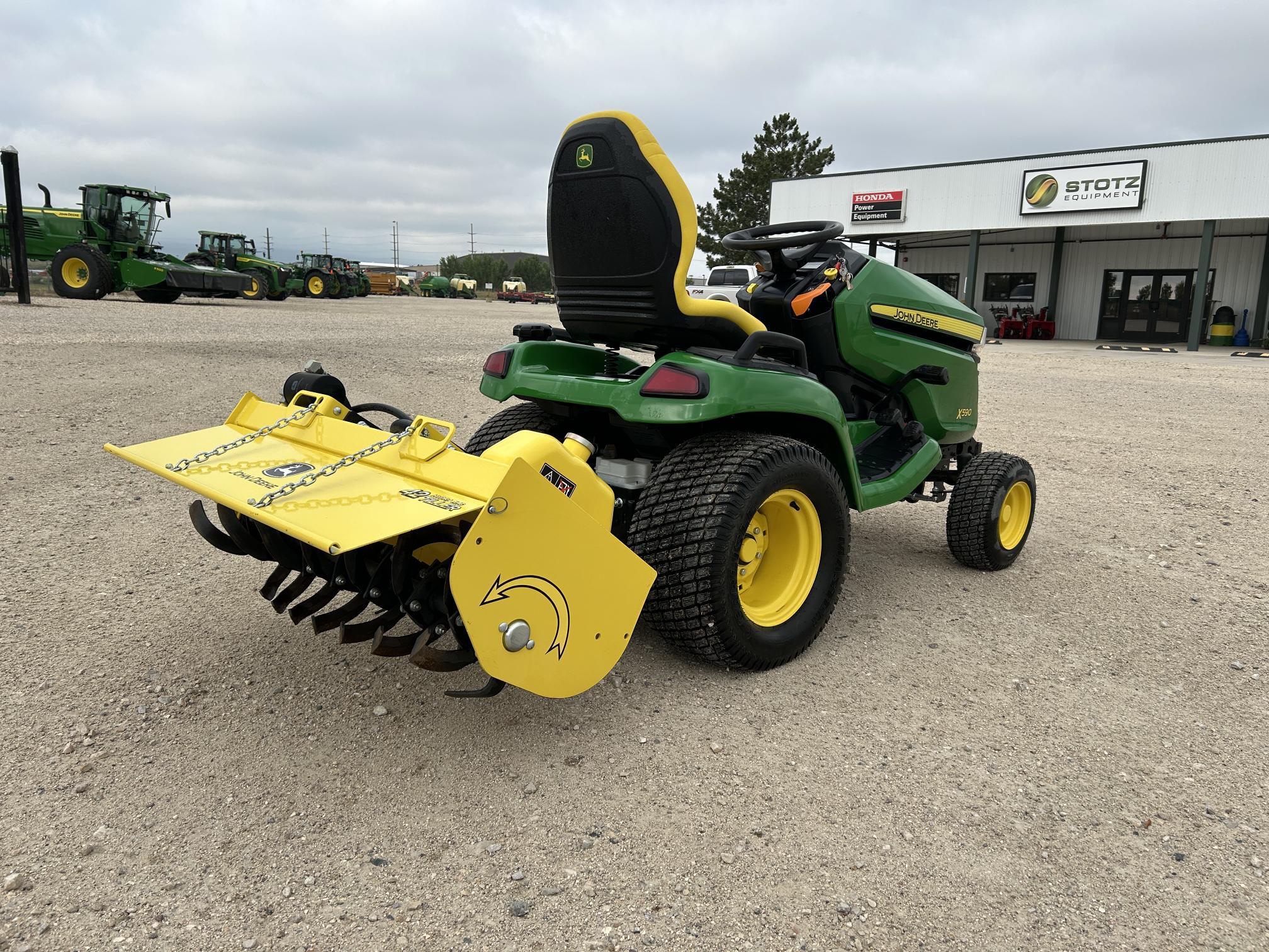 2020 John Deere X590 Image 4