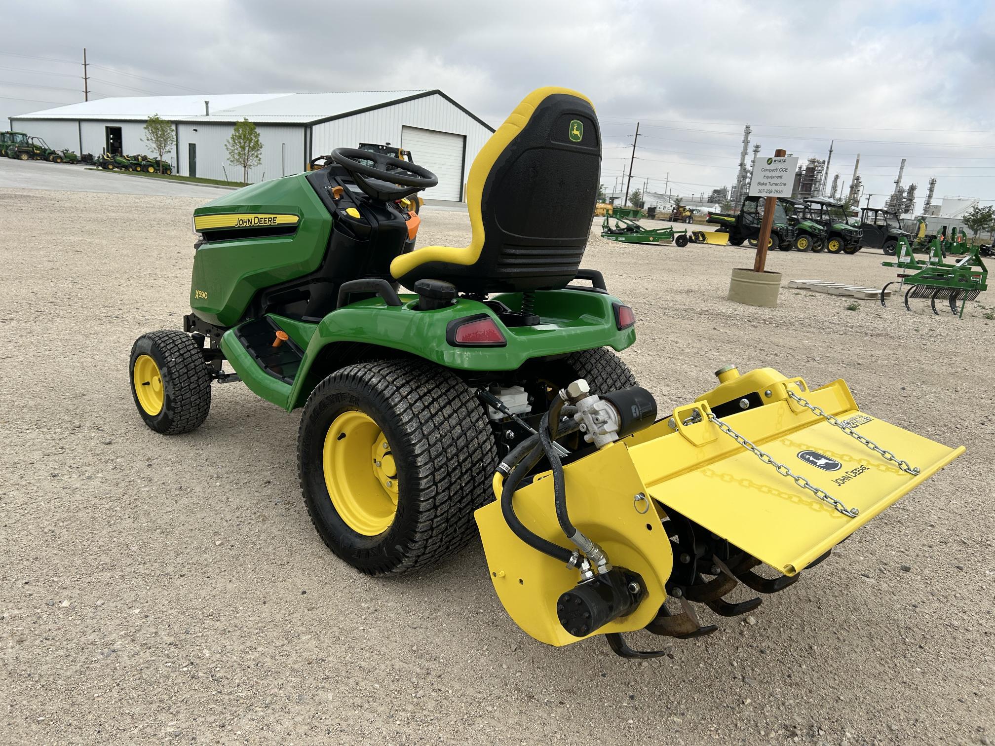 2020 John Deere X590 Image 6