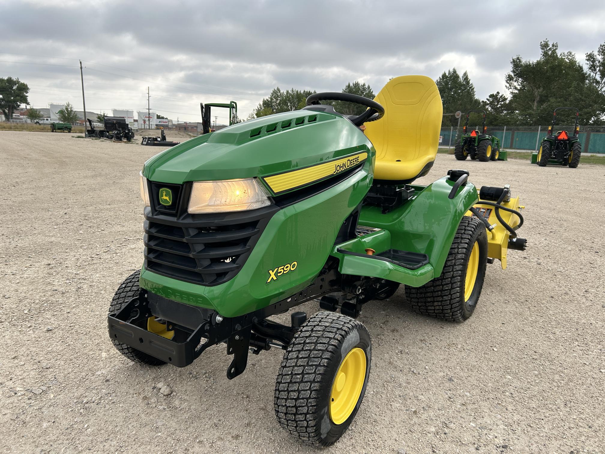 2020 John Deere X590 Image 1