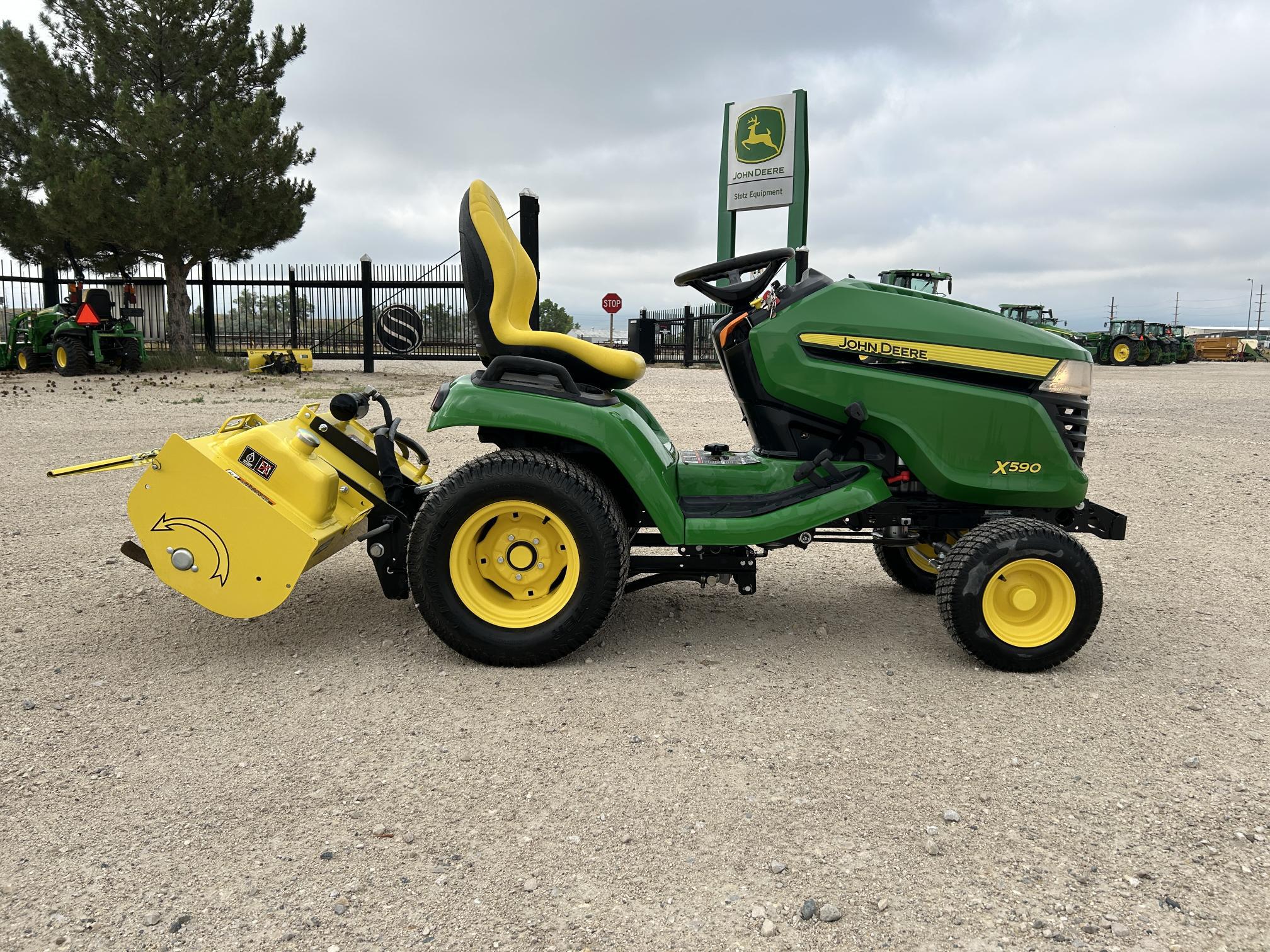 2020 John Deere X590 Image 3