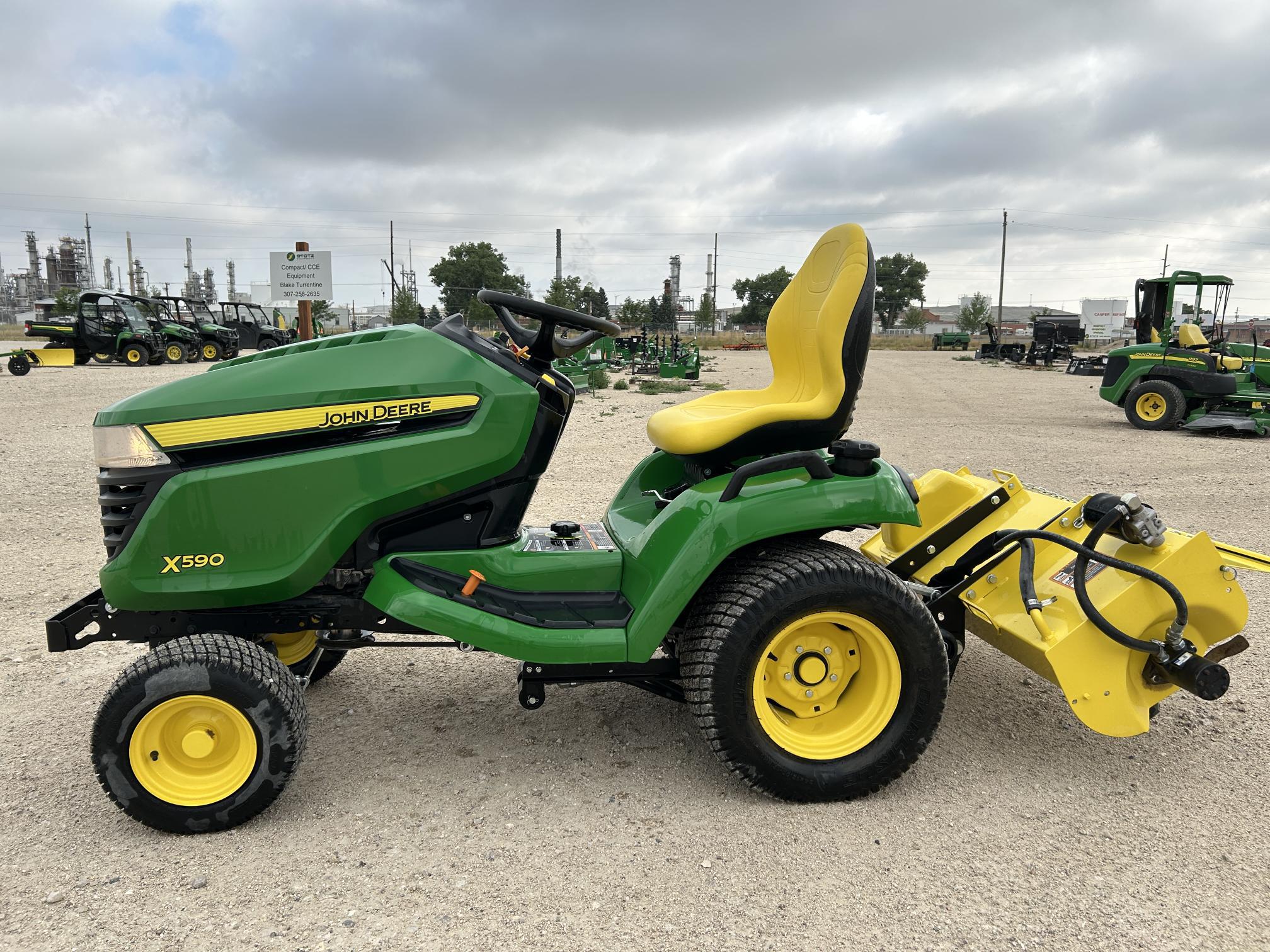 2020 John Deere X590 Image 7