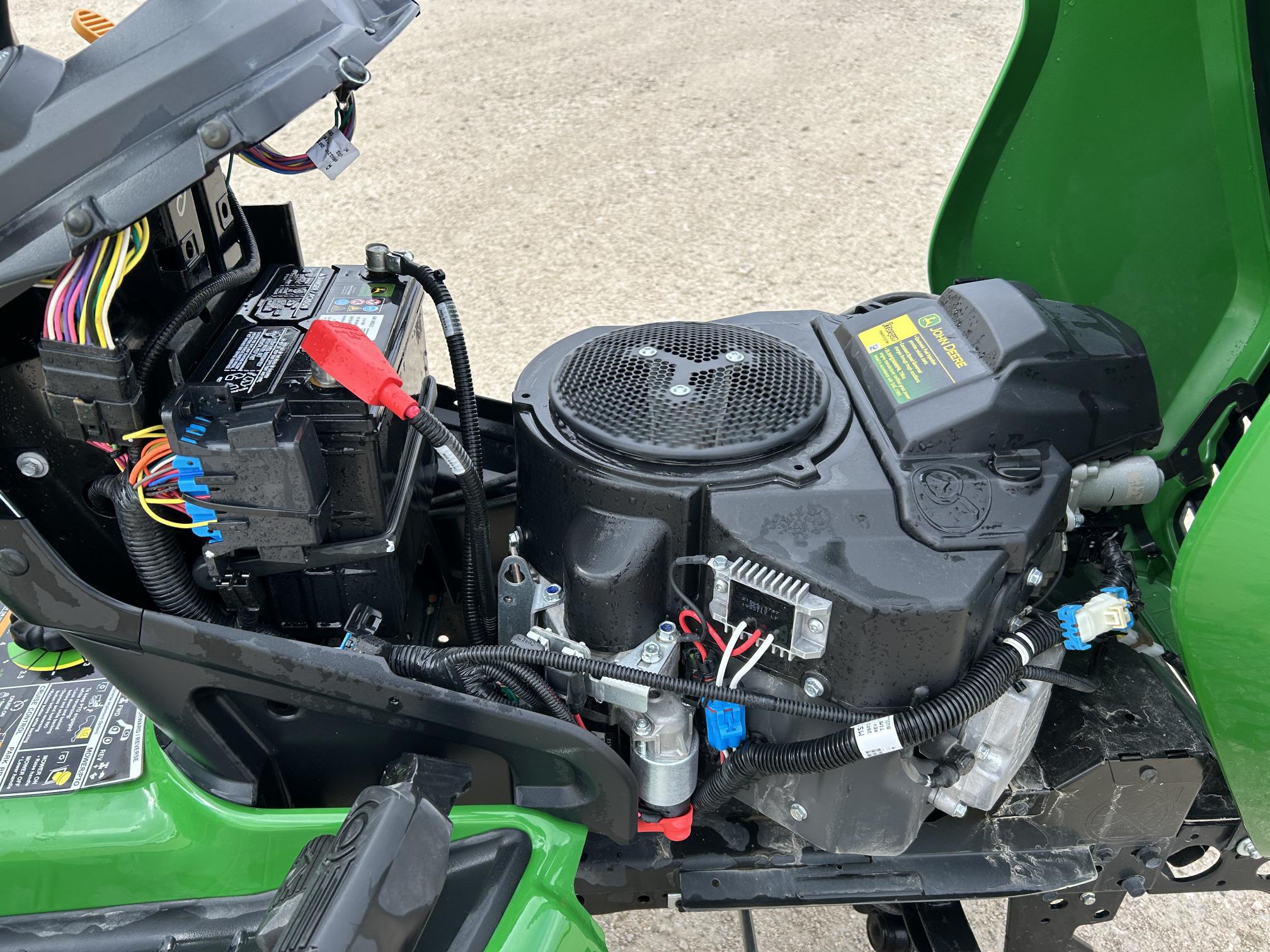 2020 John Deere X590 Image 11