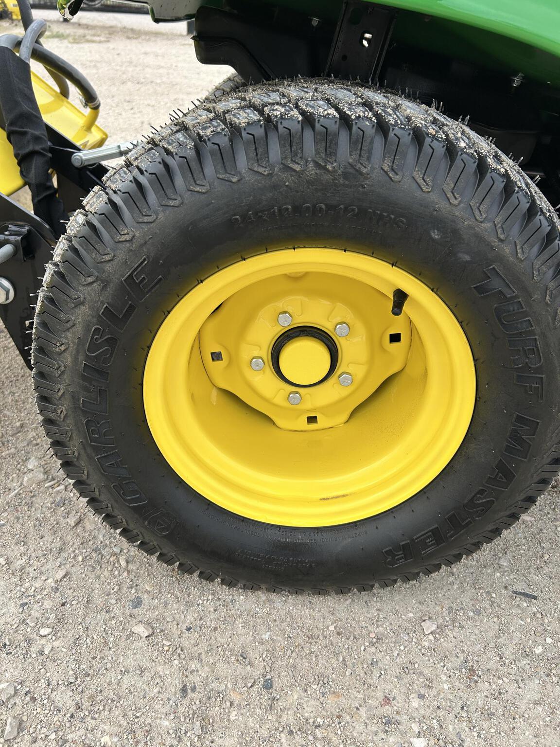 2020 John Deere X590 Image 16