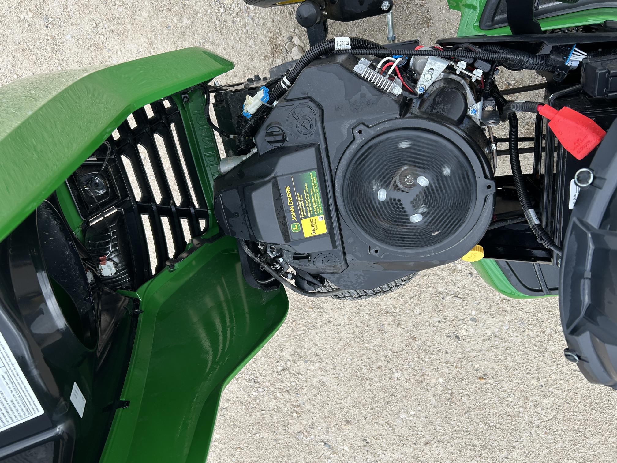 2020 John Deere X590 Image 10
