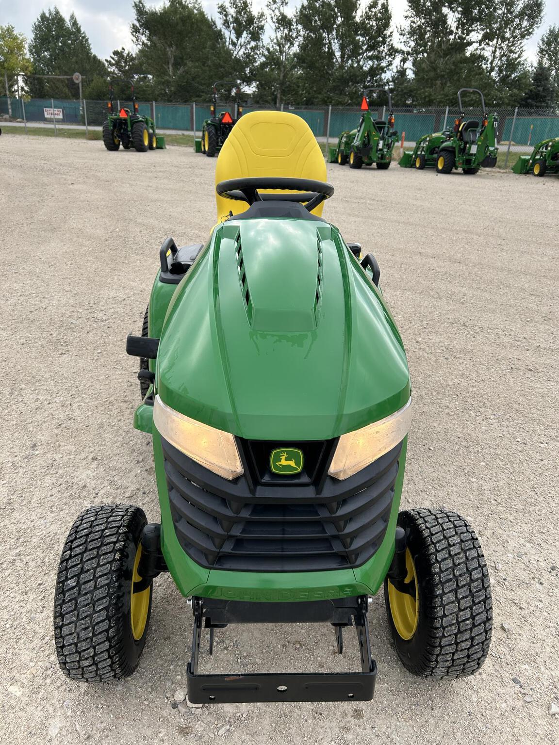 2020 John Deere X590 Image 8
