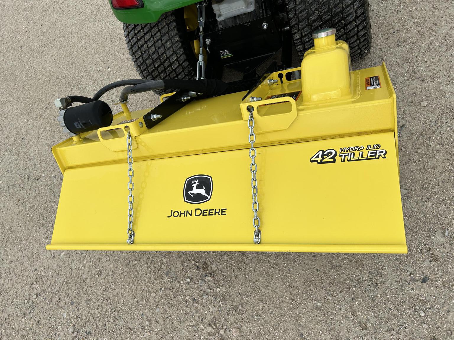 2020 John Deere X590 Image 17