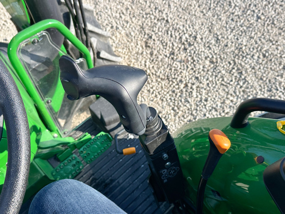 2024 John-Deere 5075E