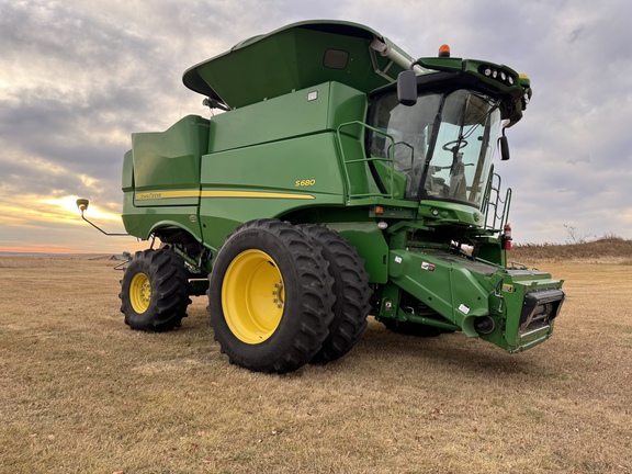 Used 2015 John Deere S680 Combines at Horizon Ag & Turf in Vermilion, AB - Photo3