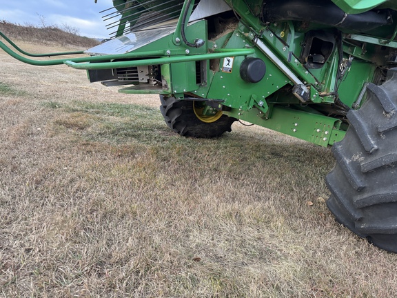 Used 2015 John Deere S680 Combines at Horizon Ag & Turf in Vermilion, AB - Photo12