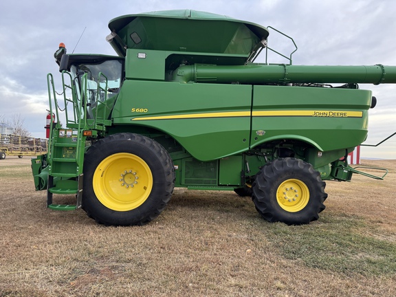  John Deere S680