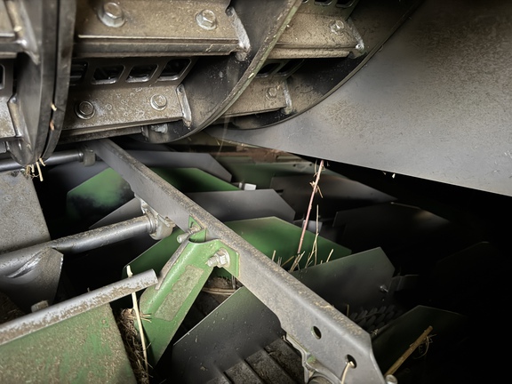 Used 2015 John Deere S680 Combines at Horizon Ag & Turf in Vermilion, AB - Photo15