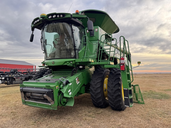 Used 2015 John Deere S680 Combines at Horizon Ag & Turf in Vermilion, AB - Photo17