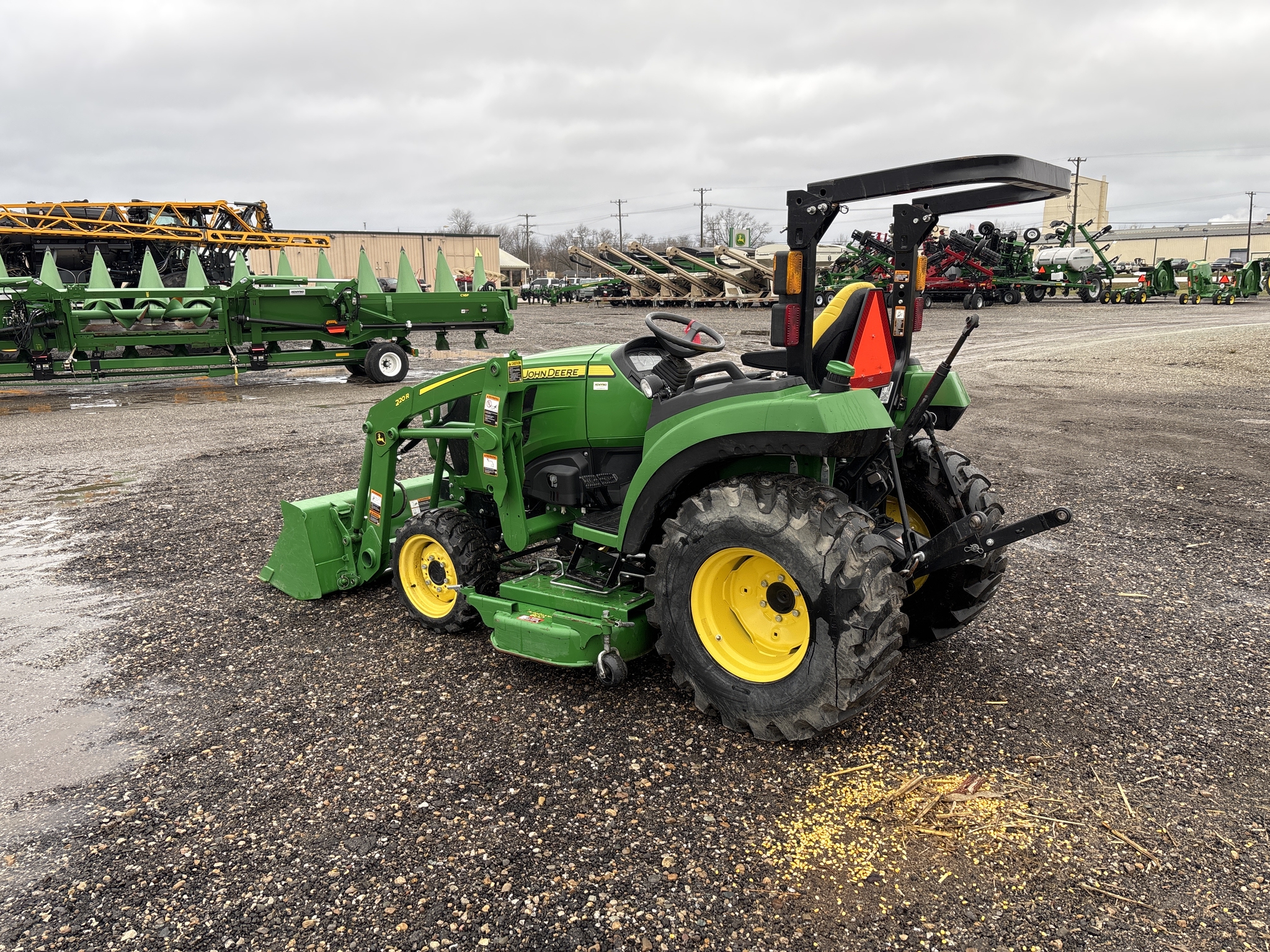 Used 2022 John Deere 2038R Compact Utility Tractors at Koenig Equipment in Greenfield, IN - PhotoXL6