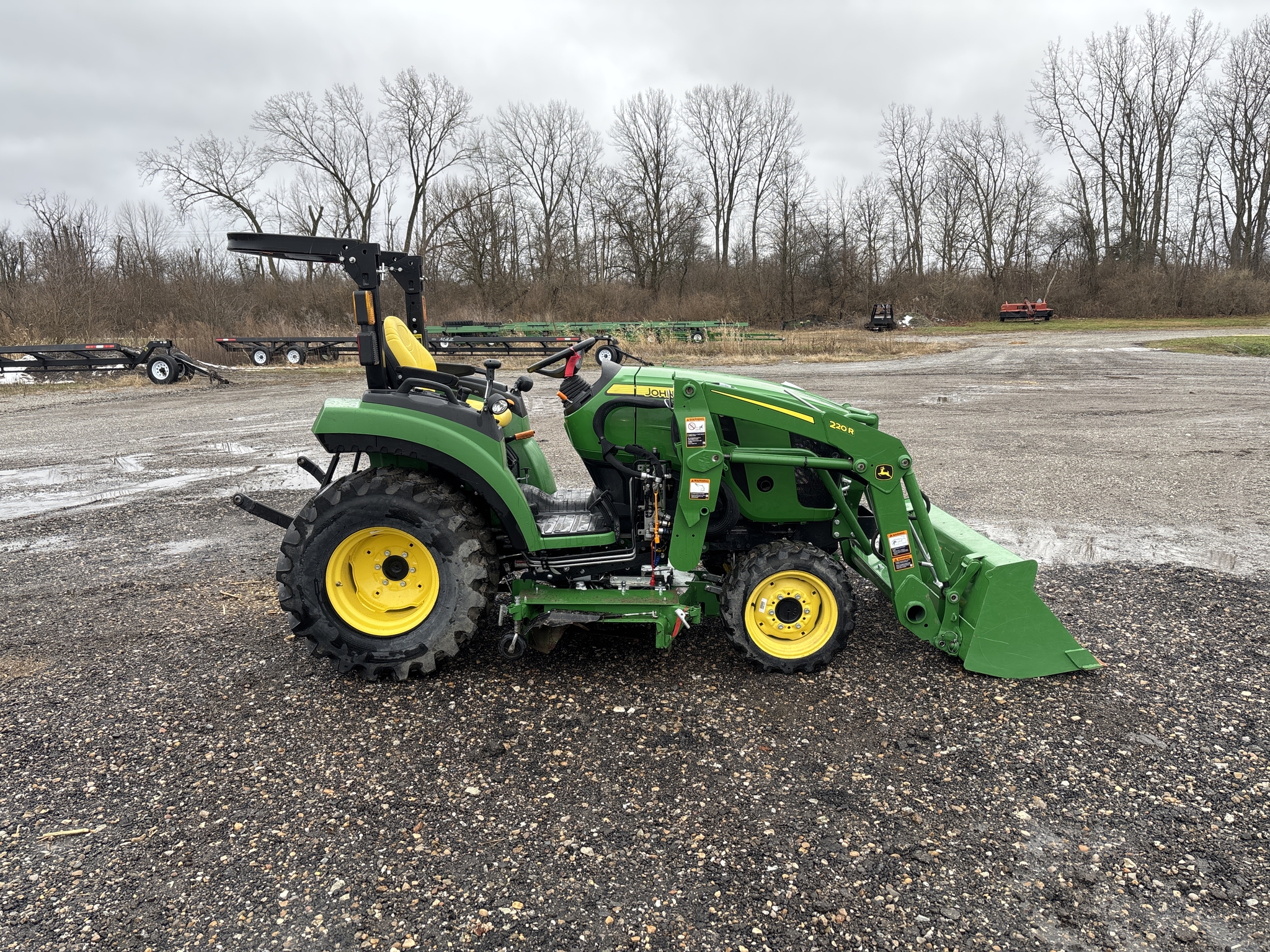 Used 2022 John Deere 2038R Compact Utility Tractors at Koenig Equipment in Greenfield, IN - PhotoXL3