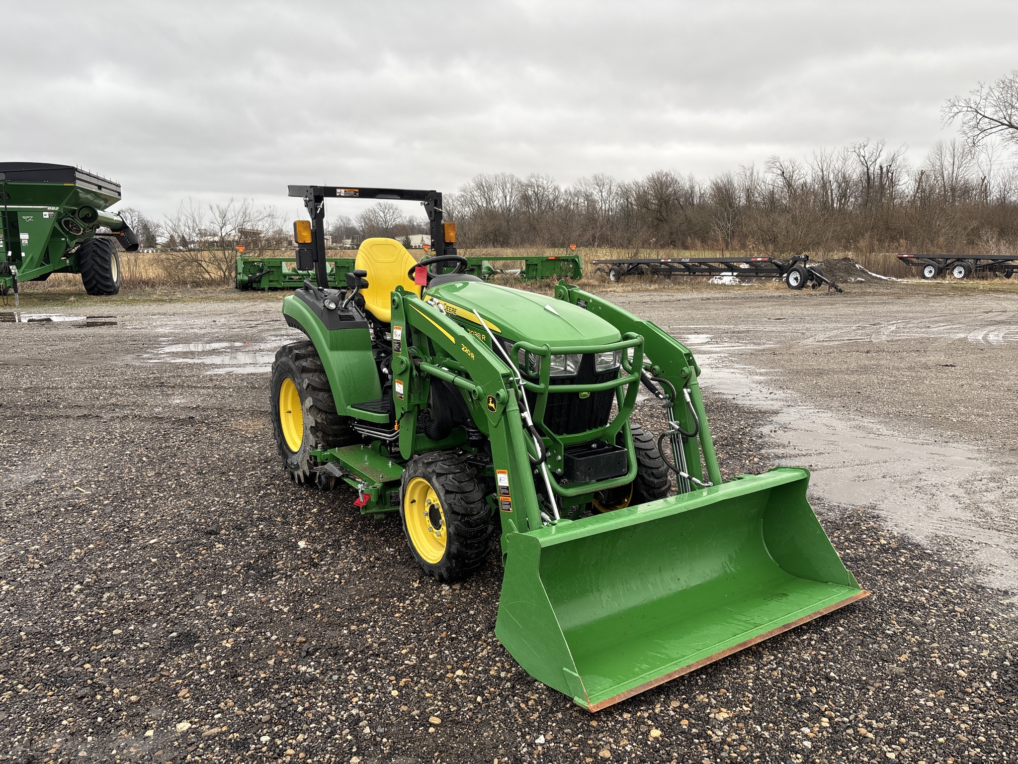 Used 2022 John Deere 2038R Compact Utility Tractors at Koenig Equipment in Greenfield, IN - PhotoXL2