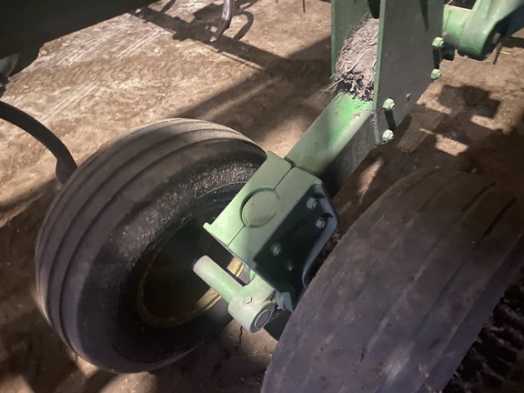 2012 John Deere 2410 - Photo13