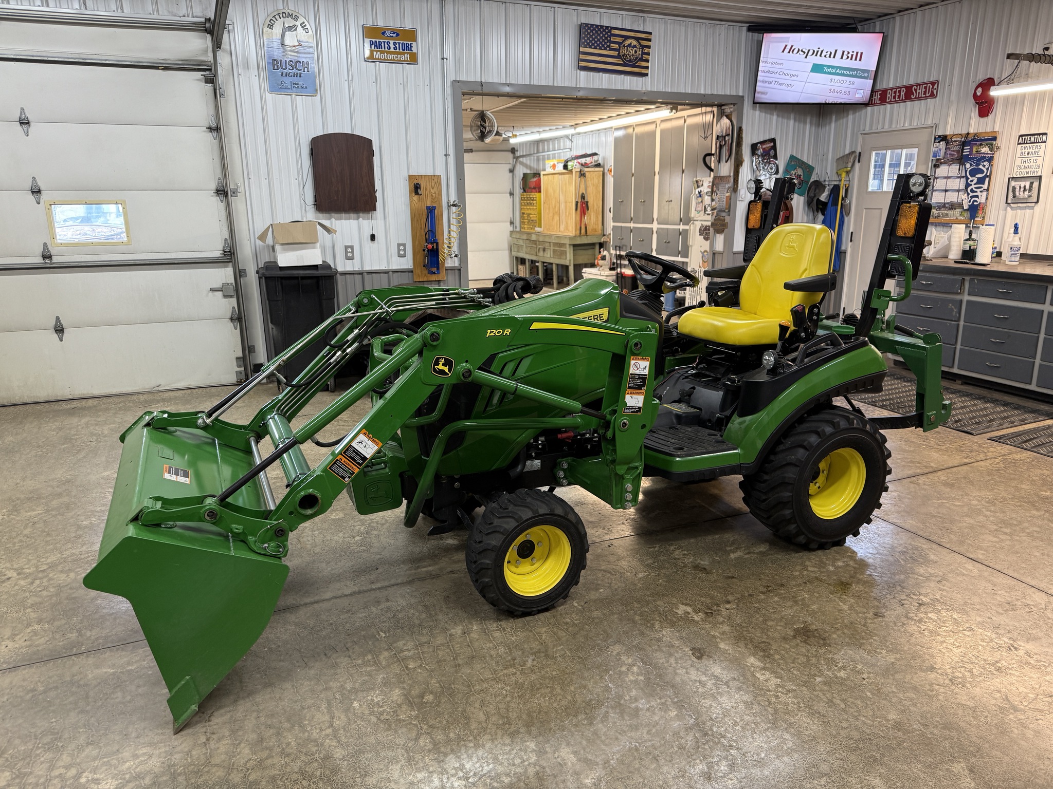 2019 John Deere 1025R Image 1
