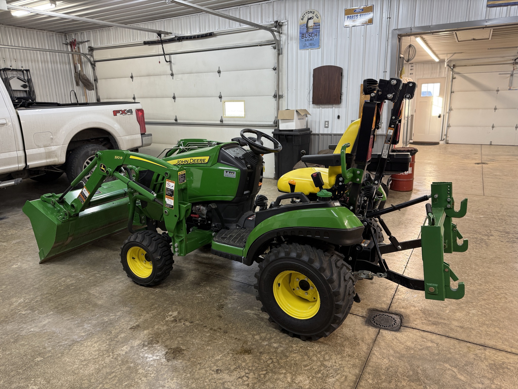 2019 John Deere 1025R Image 3