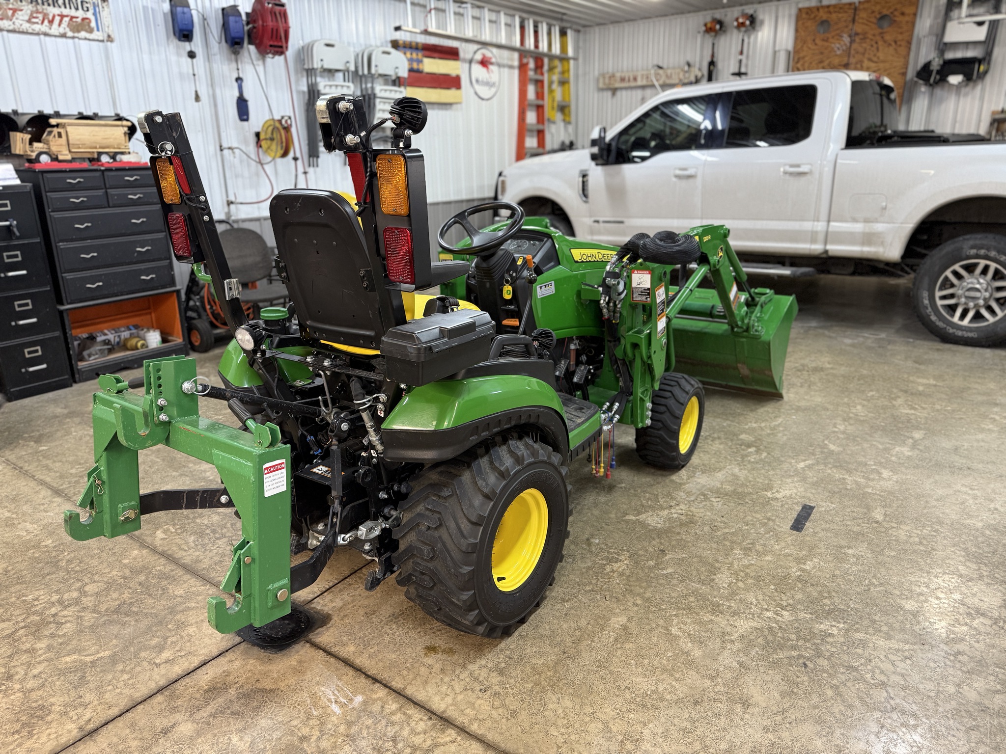 2019 John Deere 1025R Image 6