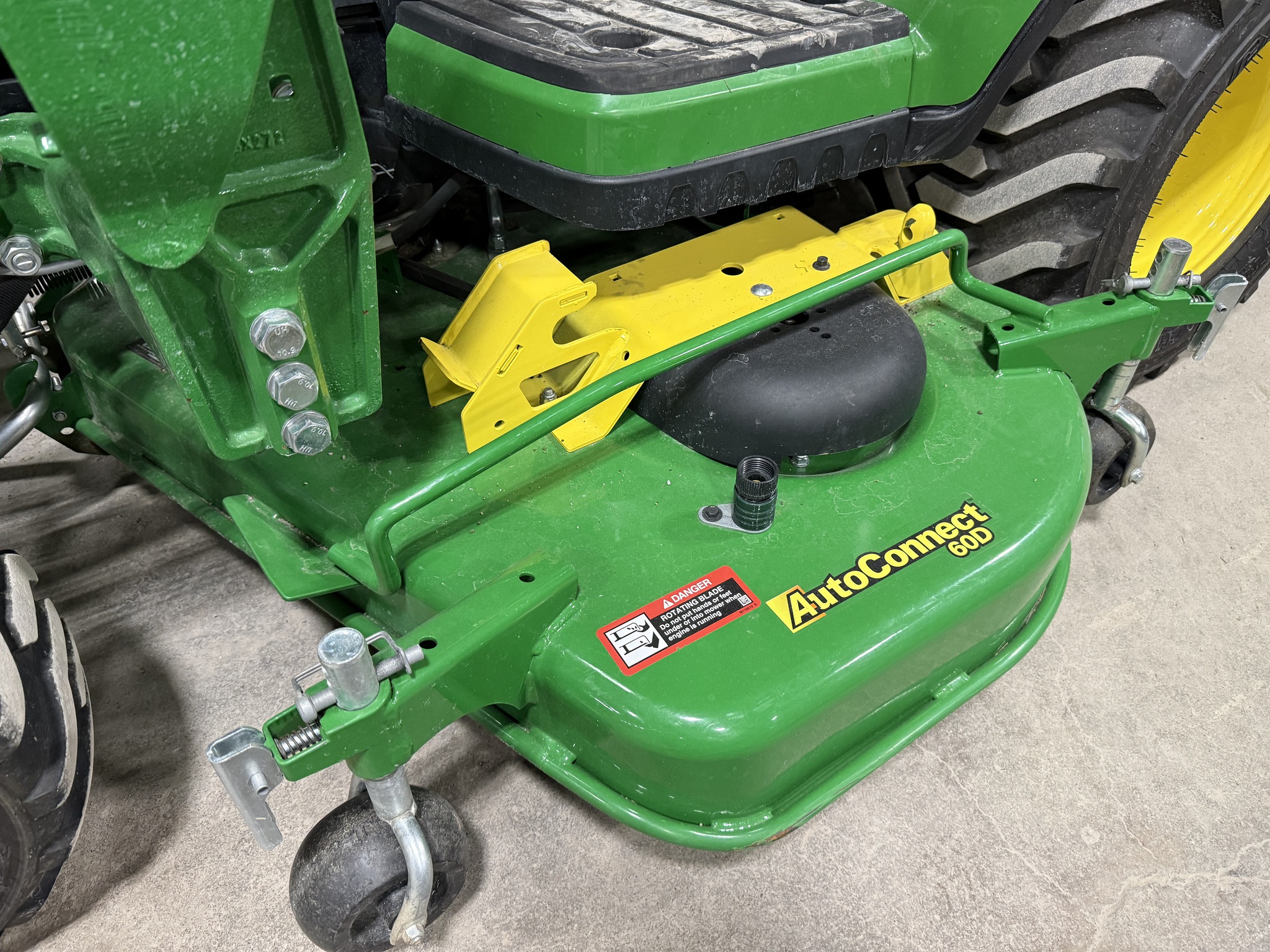 2019 John Deere 1025R Image 6